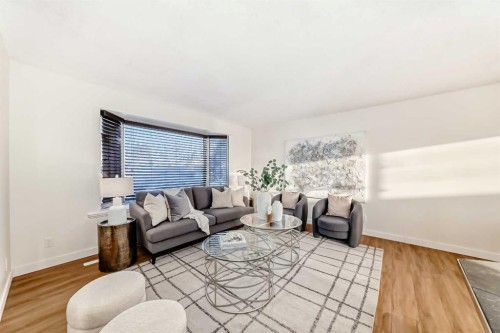 5640 Travis Street Ne, Calgary, AB - Indoor Photo Showing Living Room