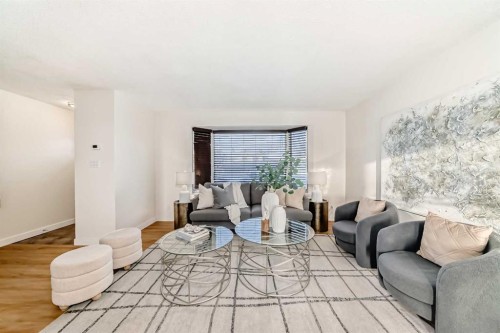 5640 Travis Street Ne, Calgary, AB - Indoor Photo Showing Living Room