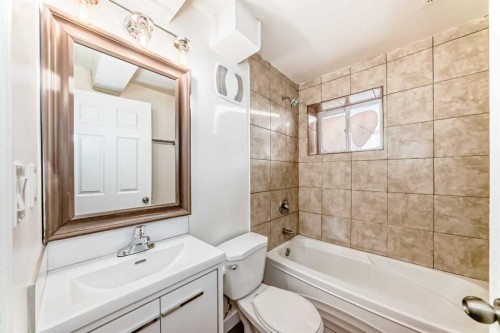 5640 Travis Street Ne, Calgary, AB - Indoor Photo Showing Bathroom