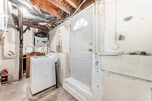 5640 Travis Street Ne, Calgary, AB - Indoor Photo Showing Laundry Room