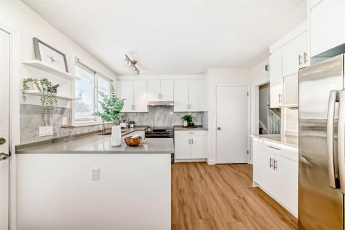 5640 Travis Street Ne, Calgary, AB - Indoor Photo Showing Kitchen