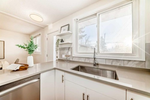 5640 Travis Street Ne, Calgary, AB - Indoor Photo Showing Kitchen