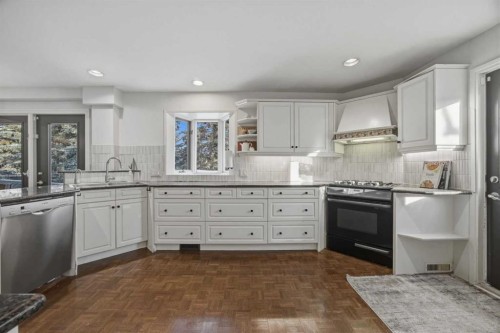 1136 Kildonan Place Sw, Calgary, AB - Indoor Photo Showing Kitchen With Upgraded Kitchen