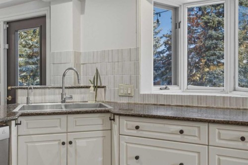 1136 Kildonan Place Sw, Calgary, AB - Indoor Photo Showing Kitchen With Double Sink
