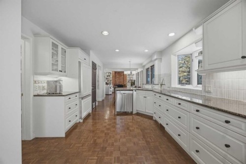 1136 Kildonan Place Sw, Calgary, AB - Indoor Photo Showing Kitchen