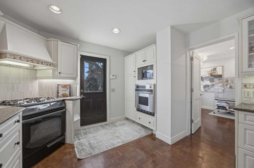 1136 Kildonan Place Sw, Calgary, AB - Indoor Photo Showing Kitchen