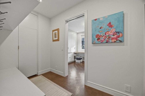 1136 Kildonan Place Sw, Calgary, AB - Indoor Photo Showing Other Room