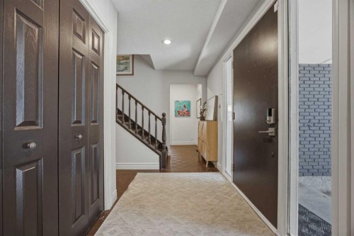 1136 Kildonan Place Sw, Calgary, AB - Indoor Photo Showing Other Room