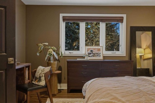1136 Kildonan Place Sw, Calgary, AB - Indoor Photo Showing Bedroom