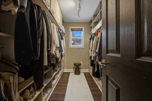 1136 Kildonan Place Sw, Calgary, AB - Indoor Photo Showing Other Room