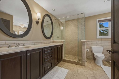 1136 Kildonan Place Sw, Calgary, AB - Indoor Photo Showing Bathroom