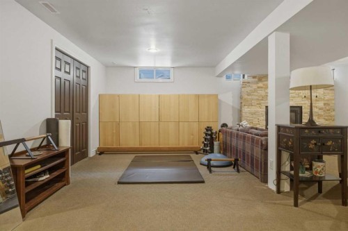 1136 Kildonan Place Sw, Calgary, AB - Indoor