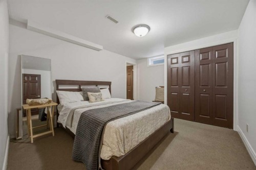 1136 Kildonan Place Sw, Calgary, AB - Indoor Photo Showing Bedroom