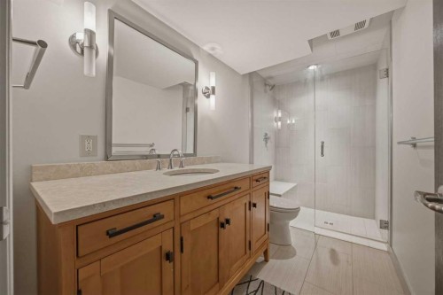 1136 Kildonan Place Sw, Calgary, AB - Indoor Photo Showing Bathroom