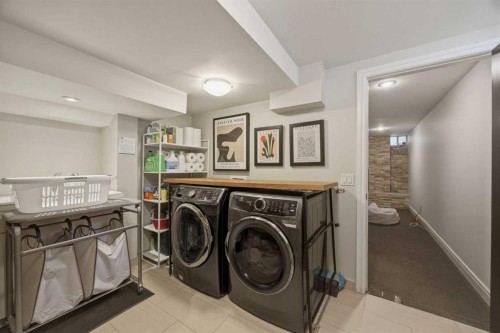 1136 Kildonan Place Sw, Calgary, AB - Indoor Photo Showing Laundry Room