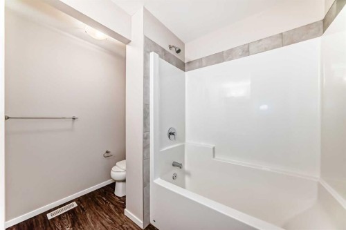 203-225 Redstone Walk Ne, Calgary, AB - Indoor Photo Showing Bathroom