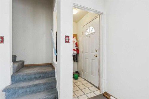 619 Merrill Drive Ne, Calgary, AB - Indoor Photo Showing Other Room