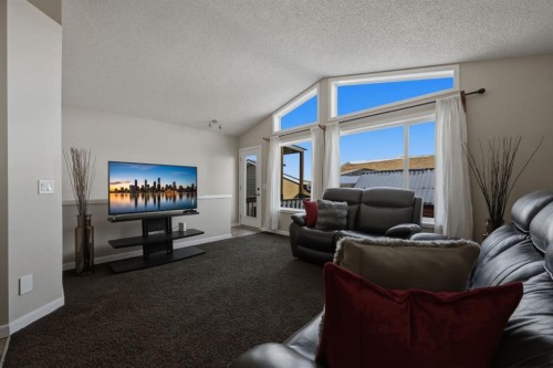 68 Auburn Bay Crescent Se, Calgary, AB - Indoor Photo Showing Living Room