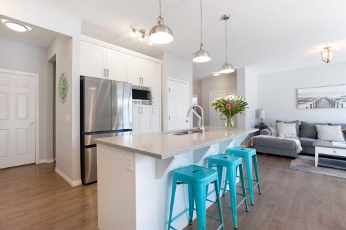 250 Hillcrest Heights Sw, Airdrie, AB - Indoor Photo Showing Kitchen