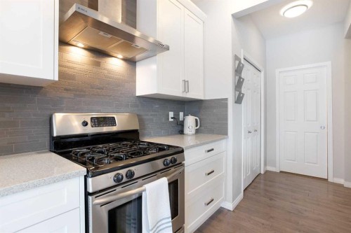250 Hillcrest Heights Sw, Airdrie, AB - Indoor Photo Showing Kitchen