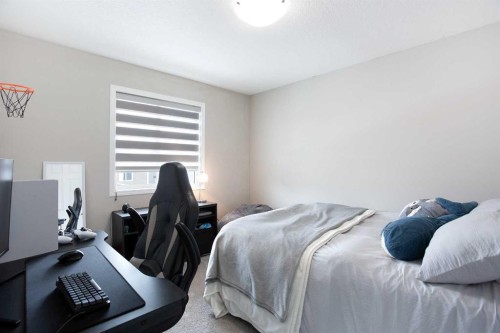 2 Osborne Common Sw, Airdrie, AB - Indoor Photo Showing Bedroom