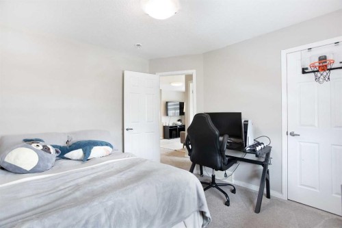 2 Osborne Common Sw, Airdrie, AB - Indoor Photo Showing Bedroom