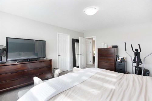 2 Osborne Common Sw, Airdrie, AB - Indoor Photo Showing Bedroom