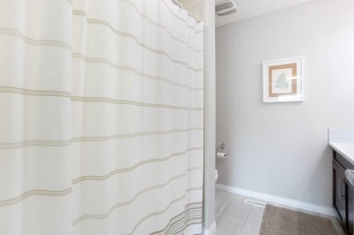 2 Osborne Common Sw, Airdrie, AB - Indoor Photo Showing Bathroom