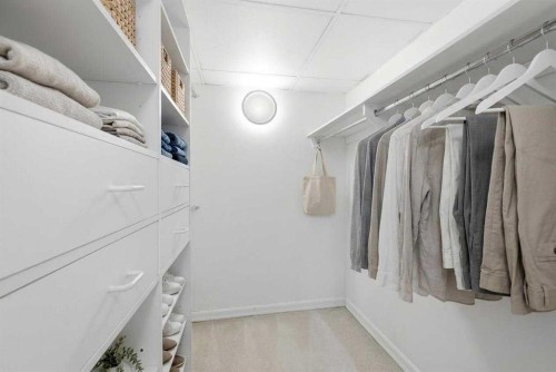 1001A-500 Eau Claire Avenue Sw, Calgary, AB - Indoor With Storage