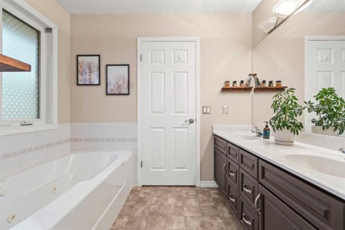 43 Sunset Crescent, Okotoks, AB 