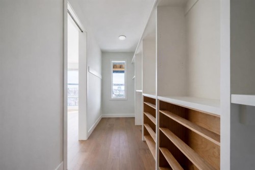 710 Bridge Crescent Ne, Calgary, AB - Indoor Photo Showing Other Room