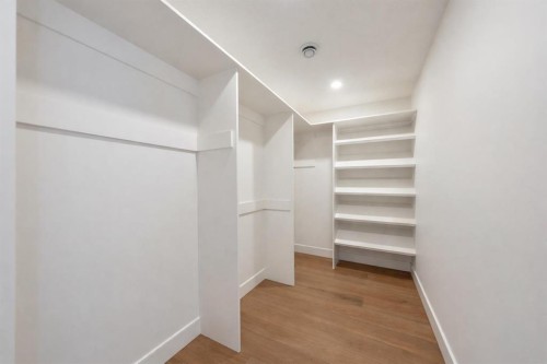 710 Bridge Crescent Ne, Calgary, AB - Indoor Photo Showing Other Room