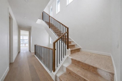 710 Bridge Crescent Ne, Calgary, AB - Indoor Photo Showing Other Room