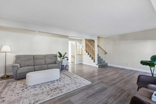 392 Killarney Glen Court Sw, Calgary, AB - Indoor Photo Showing Living Room