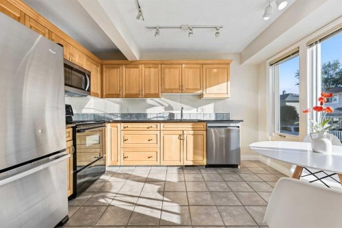 392 Killarney Glen Court Sw, Calgary, AB - Indoor Photo Showing Kitchen