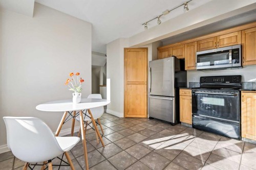 392 Killarney Glen Court Sw, Calgary, AB - Indoor Photo Showing Kitchen