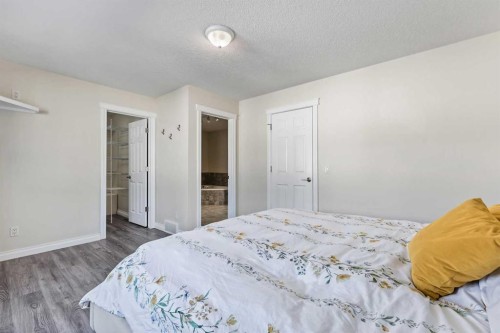 392 Killarney Glen Court Sw, Calgary, AB - Indoor Photo Showing Bedroom