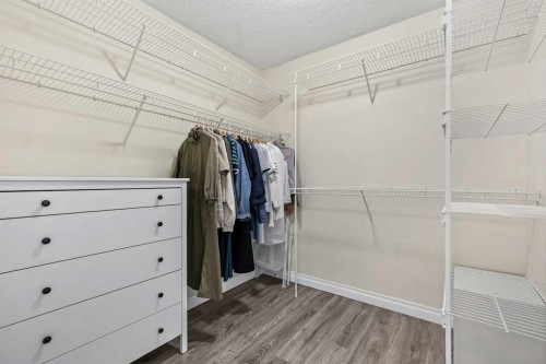 392 Killarney Glen Court Sw, Calgary, AB - Indoor With Storage
