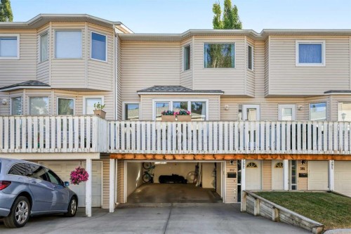 392 Killarney Glen Court Sw, Calgary, AB - Outdoor With Facade