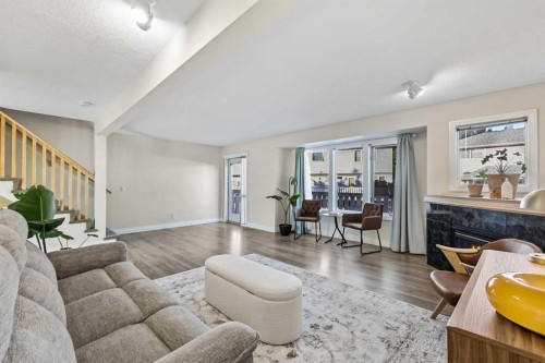 392 Killarney Glen Court Sw, Calgary, AB - Indoor Photo Showing Living Room