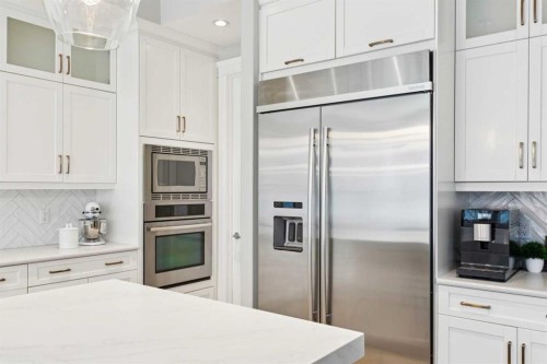 1035 73 Street Sw, Calgary, AB 