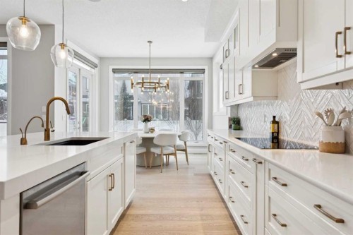 1035 73 Street Sw, Calgary, AB 