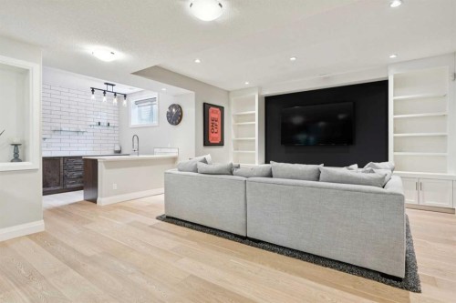 1035 73 Street Sw, Calgary, AB 