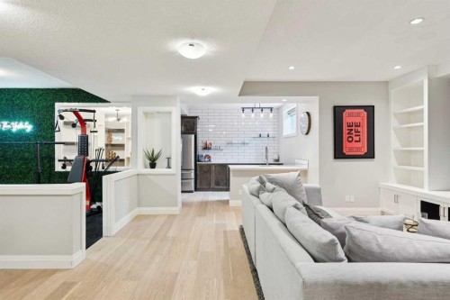 1035 73 Street Sw, Calgary, AB 