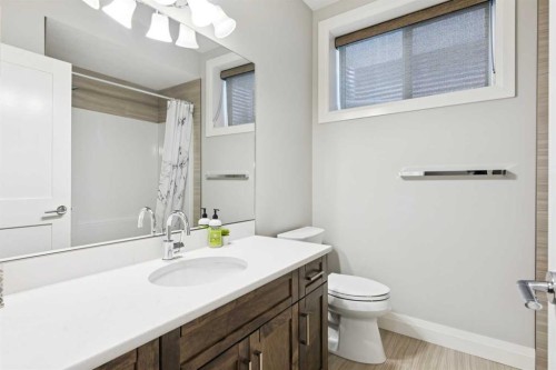 1035 73 Street Sw, Calgary, AB 