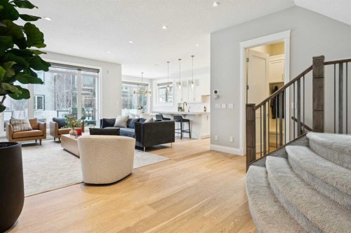 1035 73 Street Sw, Calgary, AB 