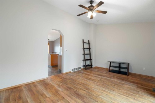 622 3 Street, Strathmore, AB - Indoor Photo Showing Other Room