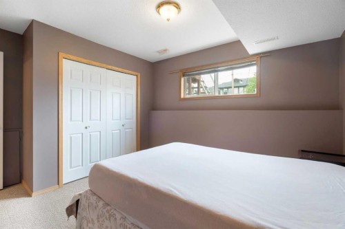 622 3 Street, Strathmore, AB - Indoor Photo Showing Bedroom