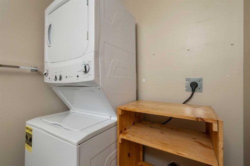 622 3 Street, Strathmore, AB - Indoor Photo Showing Laundry Room