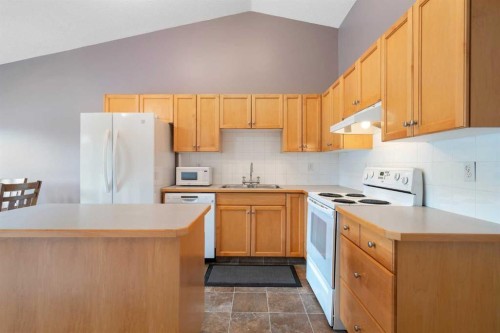 622 3 Street, Strathmore, AB - Indoor Photo Showing Kitchen